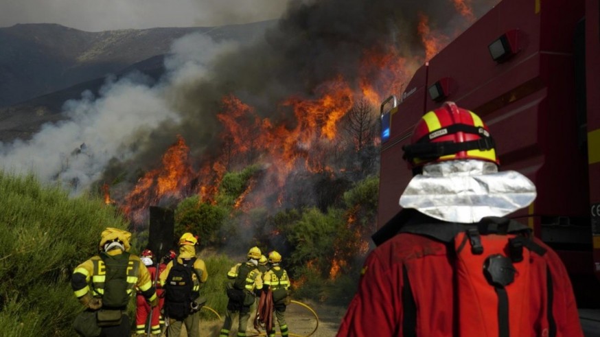 Los bomberos forestales que han colaborado en las labores de extinción del incendio de Jarilla vuelven a la Región