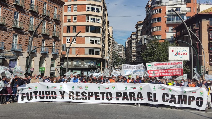 Calles y vías cortadas al tráfico para la manifestación del sector agrario en Murcia 