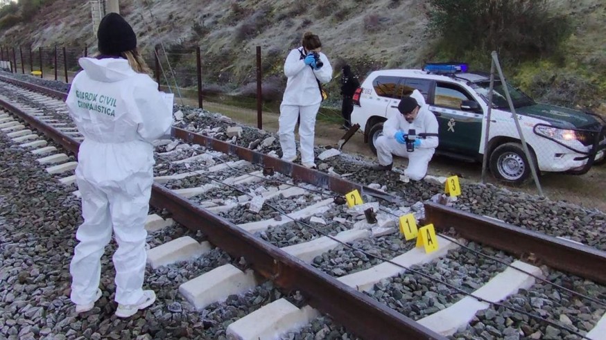 La Guardia Civil recopila evidencias para la identificación de todas las víctimas del accidente ferroviario