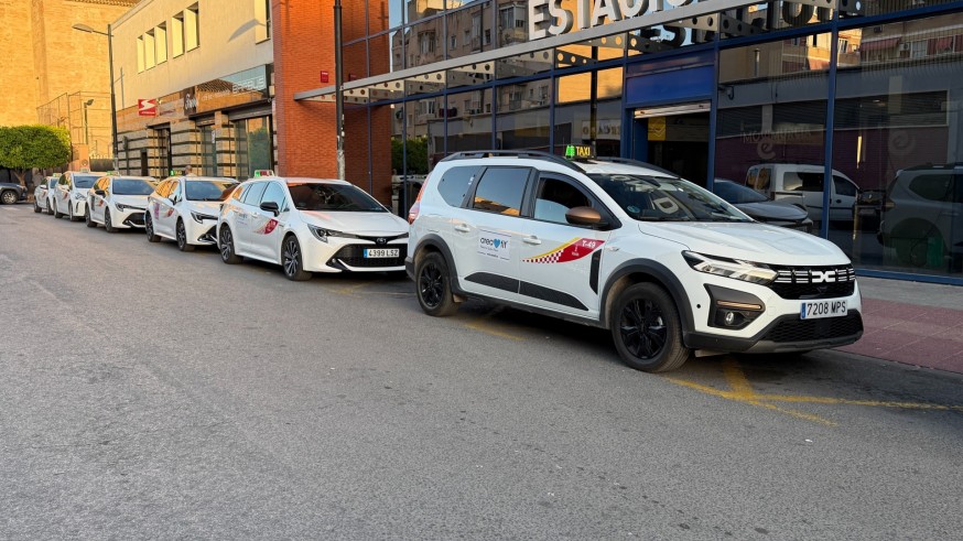 El Gobierno regional prepara un decreto para ordenar la convivencia entre taxis y VTC en los municipios