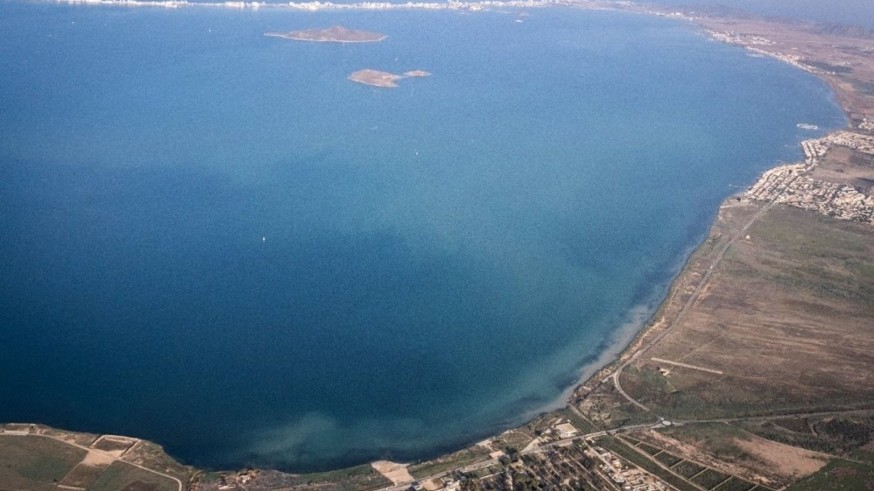 Greenpeace advierte del riesgo de "catástrofe ecológica" por el crecimiento de la mancha blanca del Mar Menor 