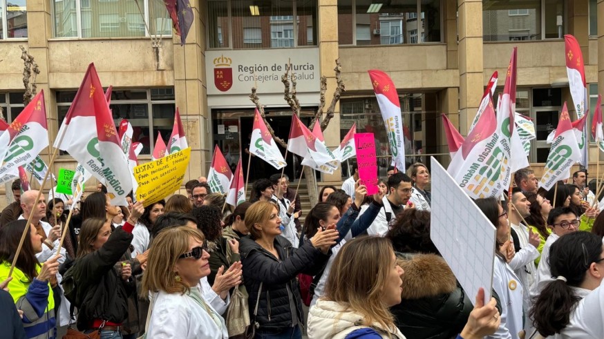 Quinta semana de huelga médica en la Región contra el Estatuto Marco y por mejoras laborales
