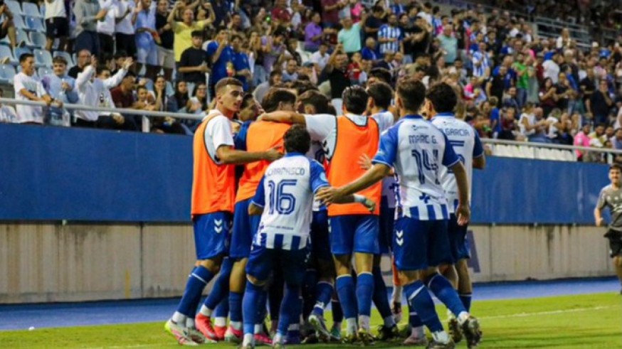 El Lorca Deportiva tumba al líder