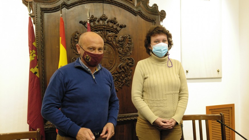 El Concejal de Izquierda Unida, Pedro Sosa, y la diputada de Unidas Podemos, María Marín. ALFONSO MARTÍNEZ 