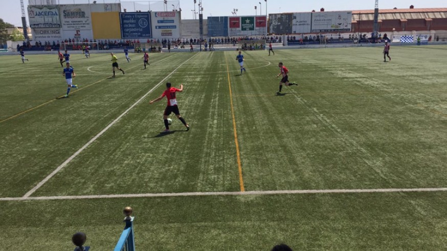 Partido igualado hasta el final en el Pitín (foto: Rafa Saura)