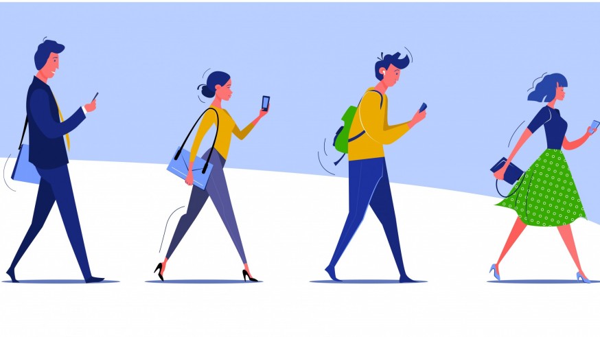 El auge de los "smombies": los peligros de caminar pegados al móviL