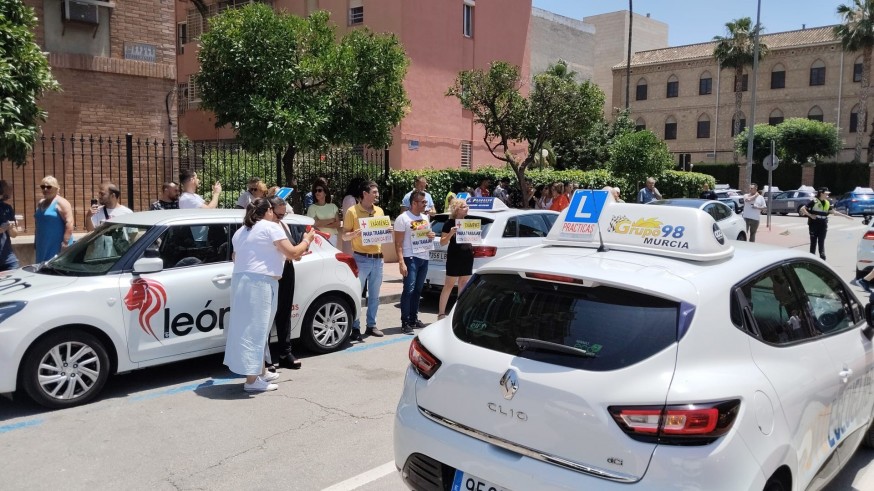 Nueva jornada de protestas de las autoescuelas de la Región