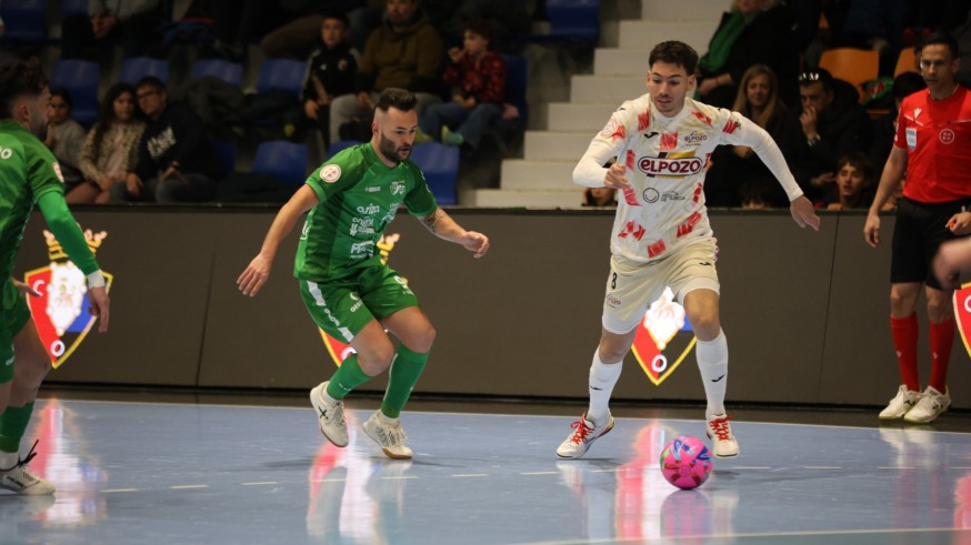 ElPozo protagoniza una remontada de líder en Pamplona (2-4)