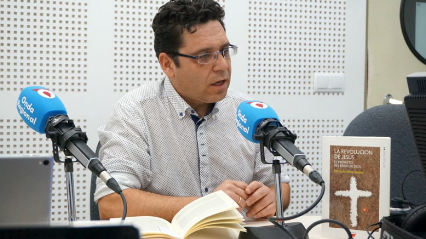 Bernardo Pérez Andreo y su libro 'La revolución de Jesús'