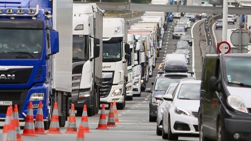 Los carburantes agrícolas suben de precio un 30% y un 42% el gasóleo de los transportistas en la Región 