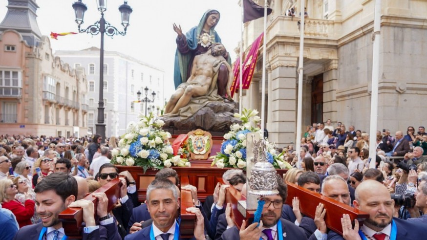 La procesión de las promesas de Cartagena estrena túnicas en la banda de música 