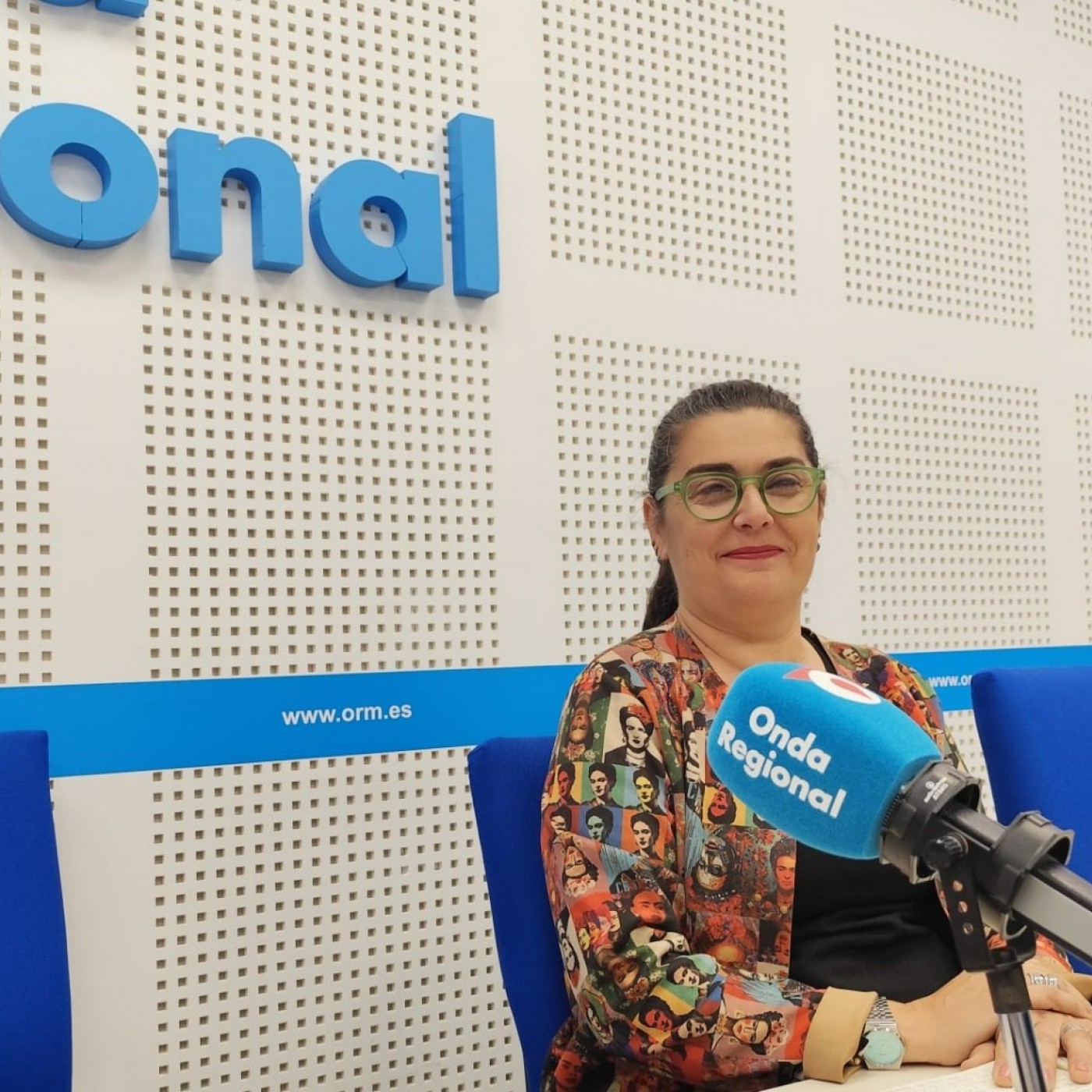EL ROMPEOLAS T08C064 Más allá del marrón: Clara Alarcón reivindica el color en la historia frente al mito de la Edad Media "oscura" (19/04/2026) — EL ROMPEOLAS cover
