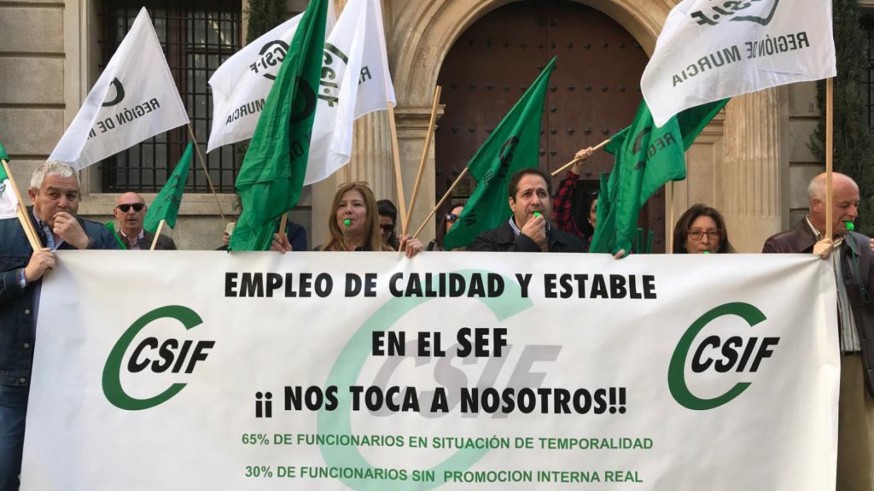 Protesta esta mañana frente al Palacio de San Esteban