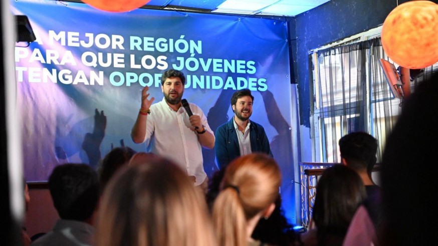 López Miras compromete un plan de alquiler con opción a compra y un 'Pasaporte Festivales' para jóvenes