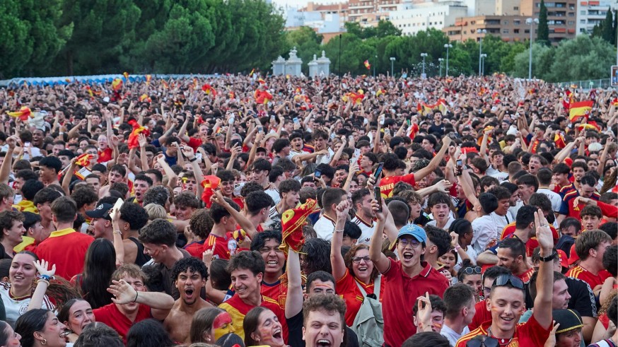 Madrid ya recibe a la selección campeona del mundo tras una noche histórica de celebraciones