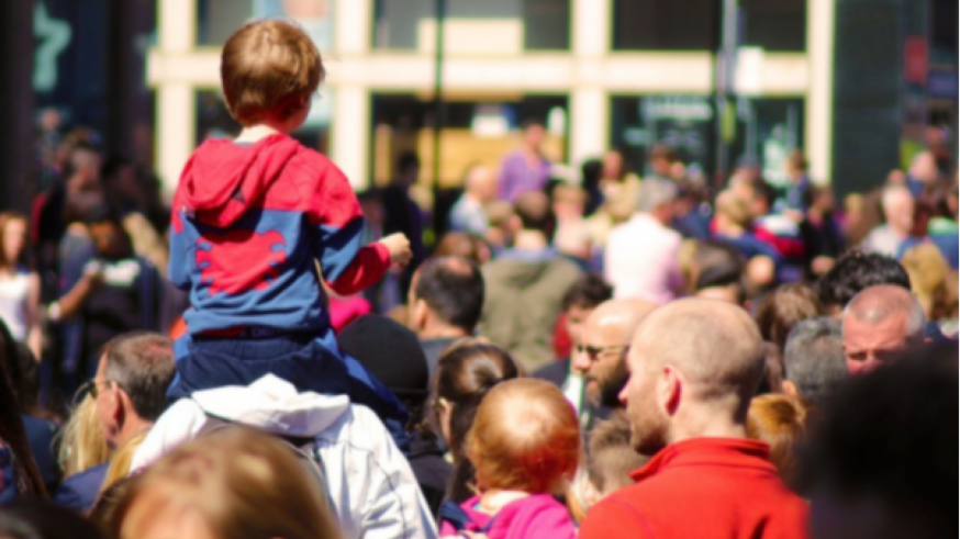 Seguridad y cercanía: las claves del Agente Amigo para disfrutar de un Entierro de la Sardina sin sobresaltos