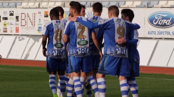 Jugadores del Lorca Deportiva celebran un gol (foto: Lorca Deportiva)
