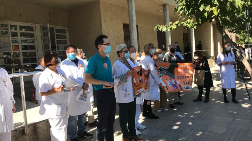 Huelga de médicos en la puerta del Centro de Salud de San Andrés