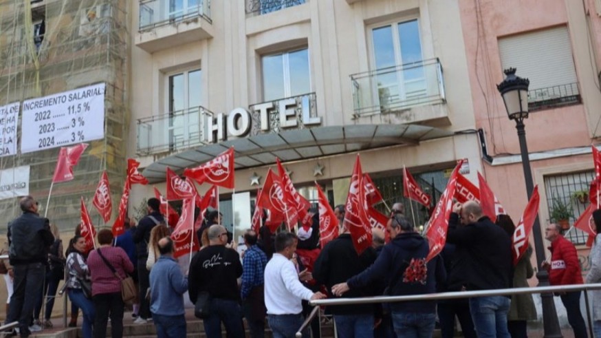 Imagen de la protesta frente al hotel Los Habaneros. CC OO