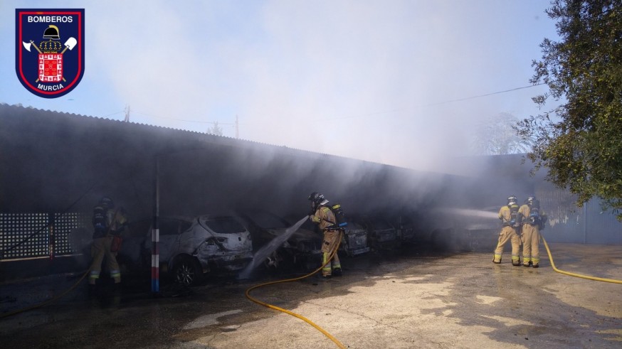 Incendio sin heridos en un taller mecánico de la pedanía murciana de Churra