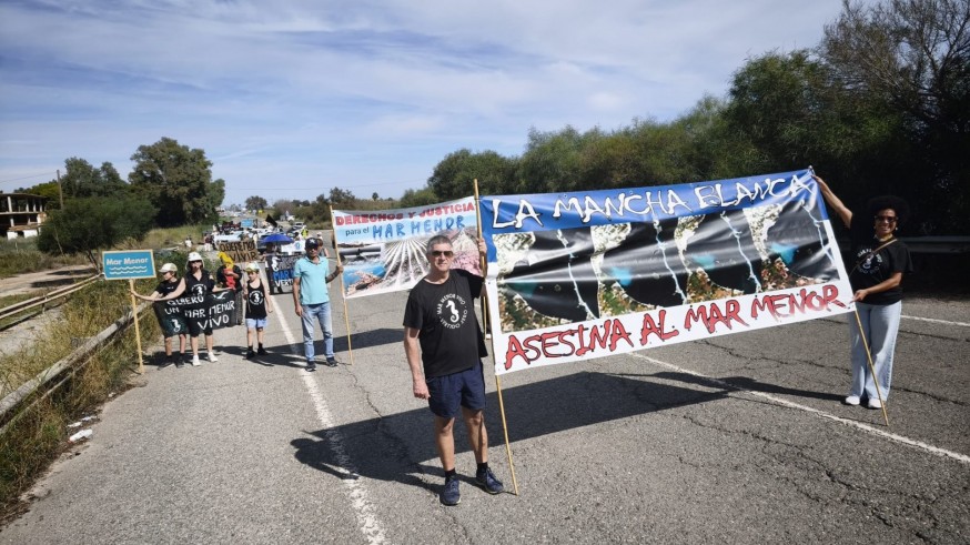 Movilización contra la ley de Recuperación del Mar Menor en la Rambla del Albujón