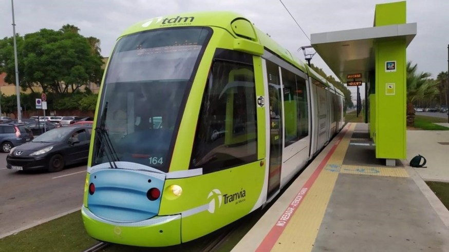 El transporte público aumenta sus plazas a la universidad en hora punta 