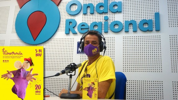 Ángel Salcedo y cartel del Festival Titeremurcia 2021