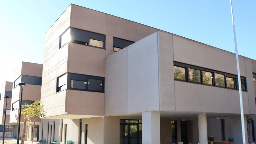 Mandan a casa a 850 alumnos por las altas temperaturas en la Región