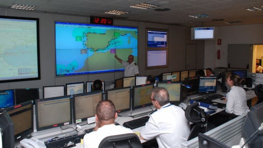 MIRANDO AL MAR. Mancha López: "La llegada de pateras de las otras semanas desborda a cualquier agencia"