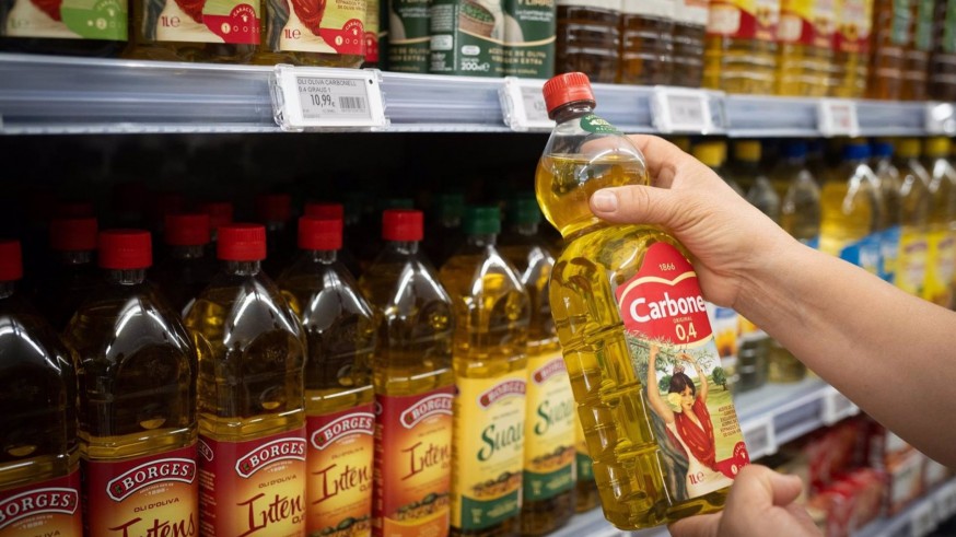 El Gobierno suprime el IVA del aceite de oliva y alimentos básicos hasta septiembre y lo fija al 2% hasta diciembre