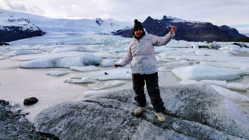 De la informática a los glaciares: Mercedes Castillo, la guía murciana que lidera expediciones en el corazón de Islandia