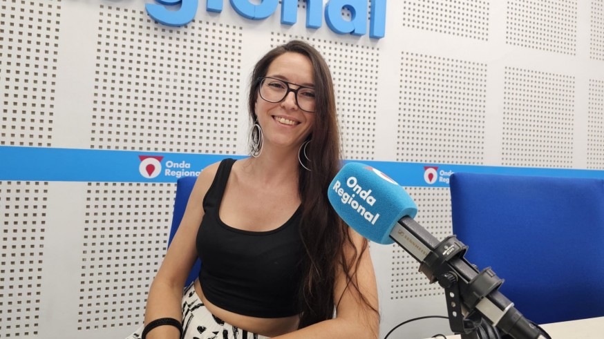 Ada Ulises presenta 'Cenizas y Alas': un viaje de pop-rock a través de la "arquitectura emocional"