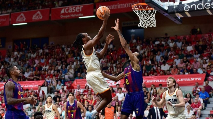 El UCAM choca con la inspiración del Barça y cae eliminado
