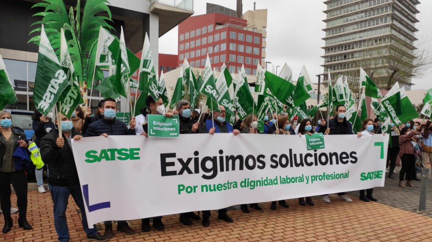 Protesta contra el fin de 1.000 contratos de refuerzo covid de enfermeros y fisioterapeutas