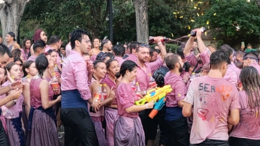 La fiesta de la Vendimia de Jumilla llena las calles de litros de vino y alegría