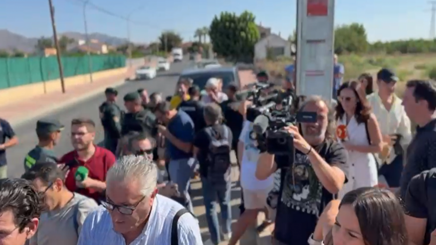Encontronazo entre miembros de Podemos y de Vox en las inmediaciones del centro de menores de Santa Cruz 