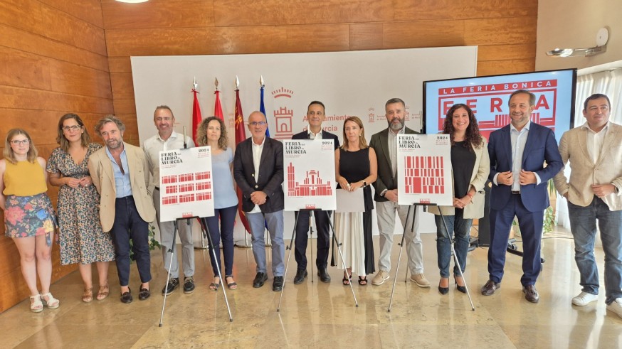 La Feria del libro de Murcia aúna modernidad, tradición y la esencia de Murcia 