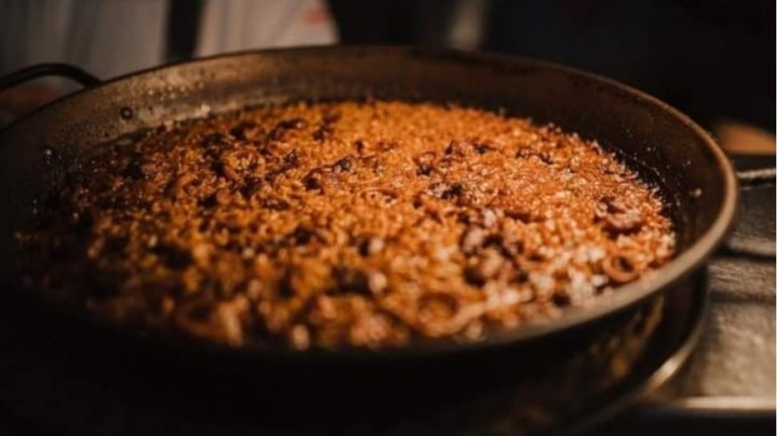 fotografía de un arroz en los fogones del restaurante 'El Callejón'