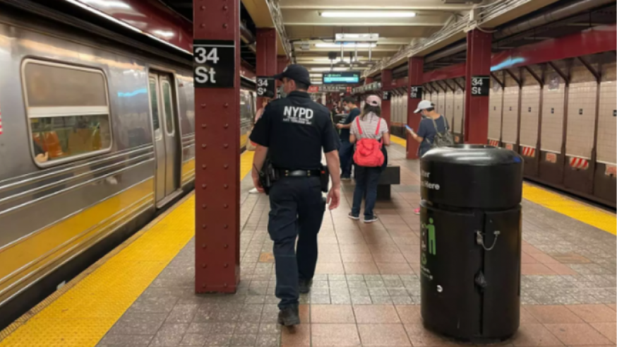 Un hombre dispara indiscriminadamente y hiere a 13 personas en el metro de Nueva York 
