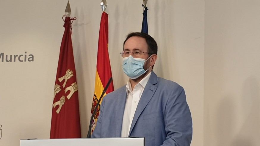 Jaime Pérez recibe la Cruz Sencilla de la Orden Civil de Sanidad