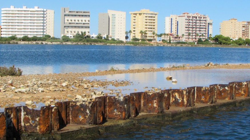 El Tribunal de Recursos Contractuales paraliza la licitación del desmantelamiento de Puerto Mayor