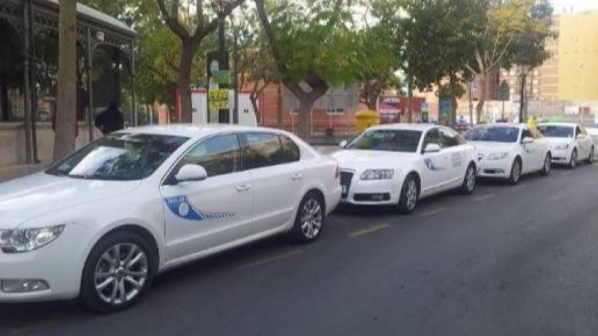El Defensor del Pueblo admite la queja de UGT por ordenanzas que vetan a taxistas con VIH en municipios de la Región