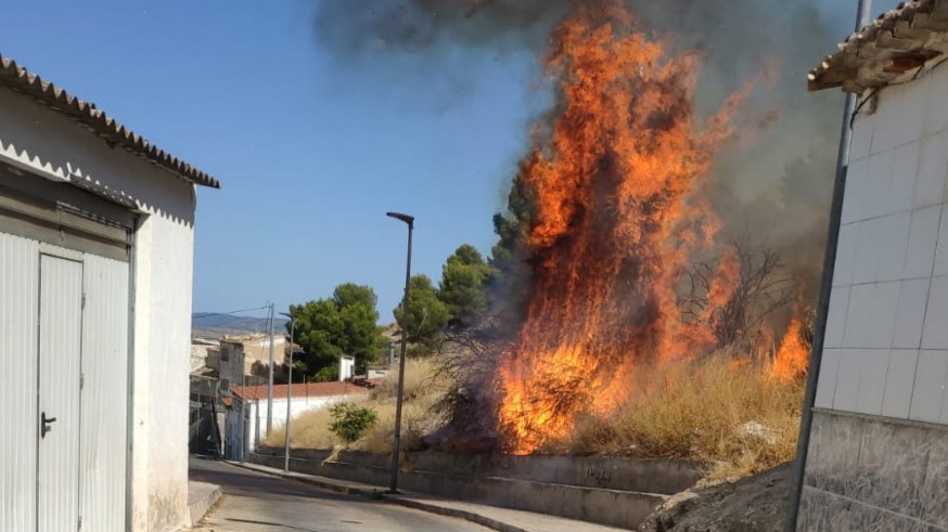 Incendio en el monte de la Molineta de Yecla.