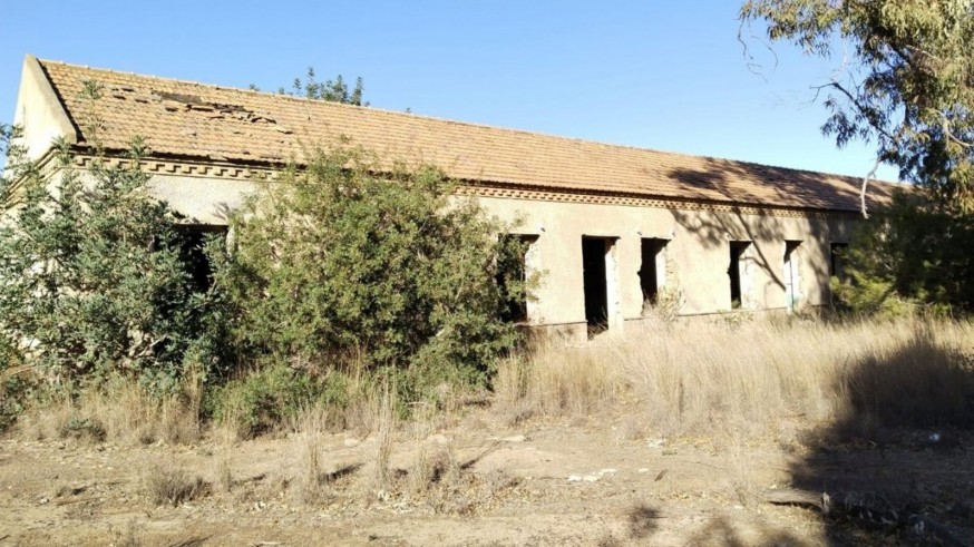 Inician los trabajos de restauración ambiental en la Peña del Águila en El Llano del Beal 