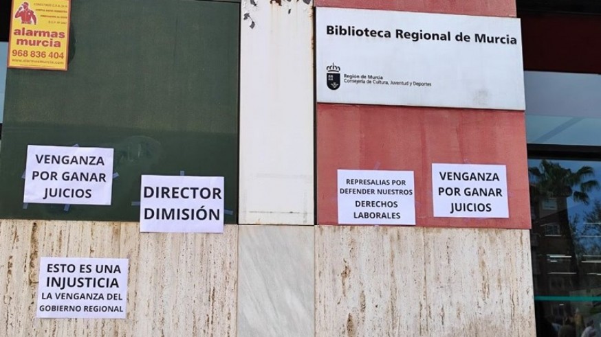 IU reclama la dimisión del director de la Biblioteca Regional de Murcia