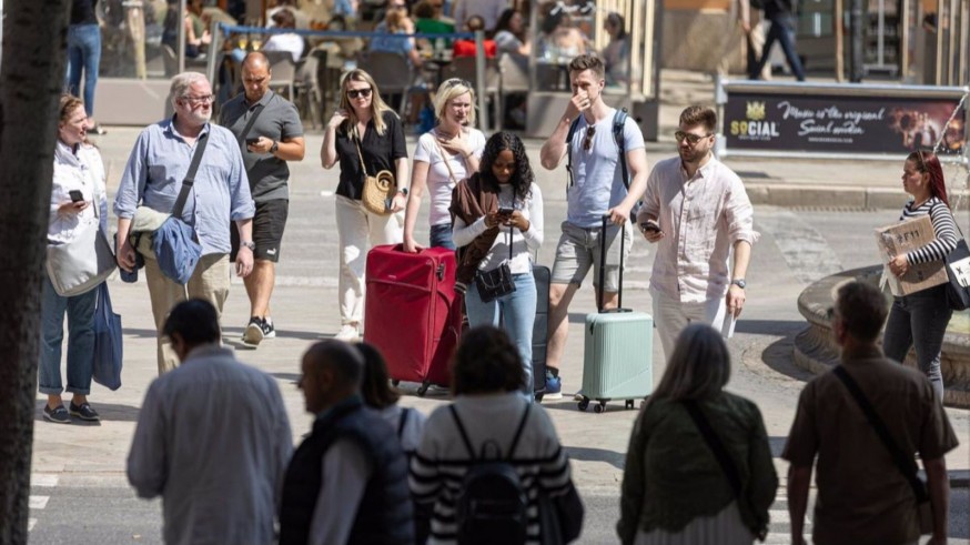 España llega un máximo histórico estando cerca de los 49 millones de habitantes debido a la inmigración