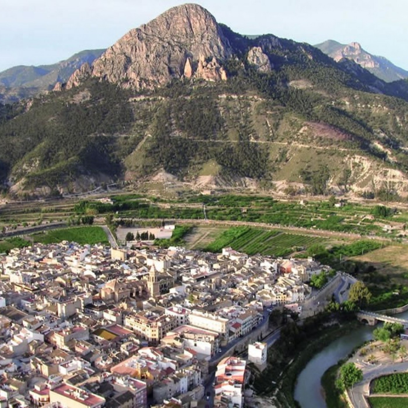 EL ROMPEOLAS T08C082 Cieza concluye con éxito el proyecto "Tejiendo barrios e hilando vidas" para fomentar la integración social (21/06/2026) — EL ROMPEOLAS cover