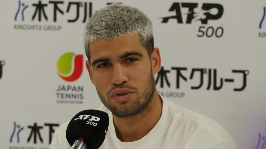 Alcaraz prueba su tobillo antes del partido ante Bergs