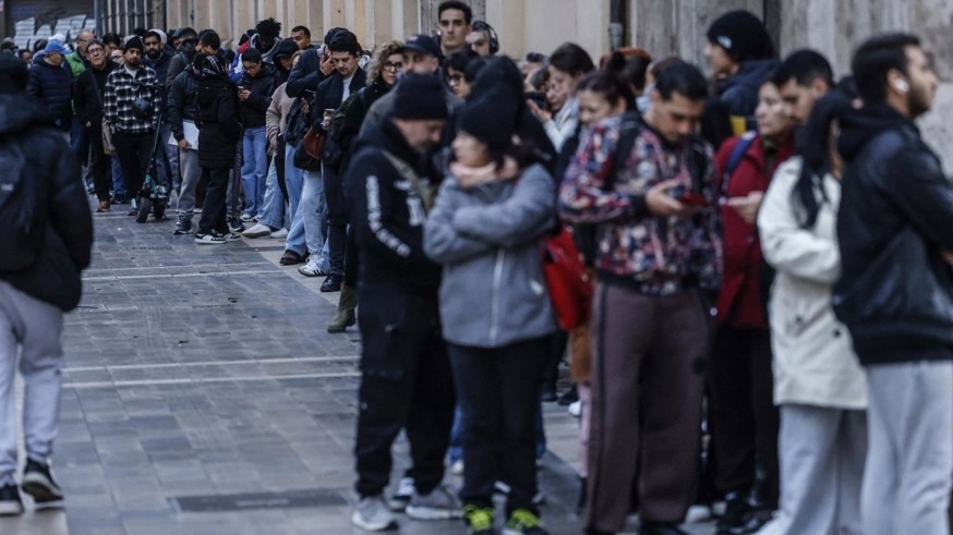 Arranca la regularización extraordinaria de migrantes con solicitudes online y citas presenciales desde el 20 de abril