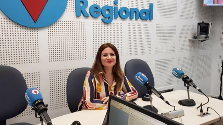 Esperanza Moreno en los estudios de Onda Regional